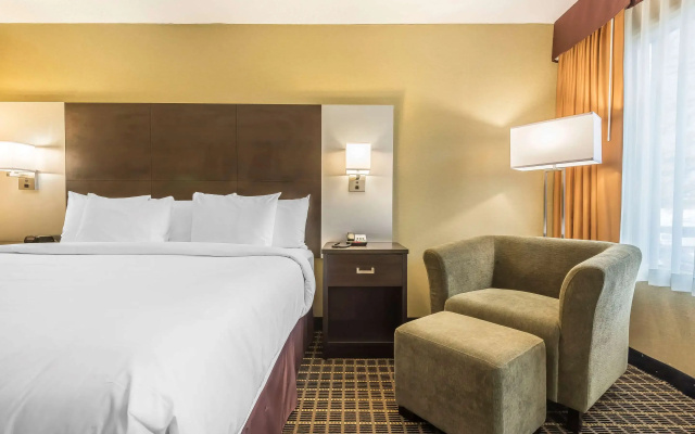 Quality Inn & Suites Downtown Windsor