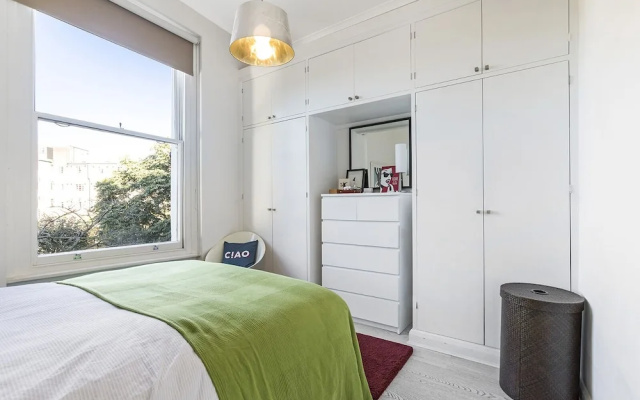 Well Presented one Bedroom Apartment Located in the Fabulous Notting Hill