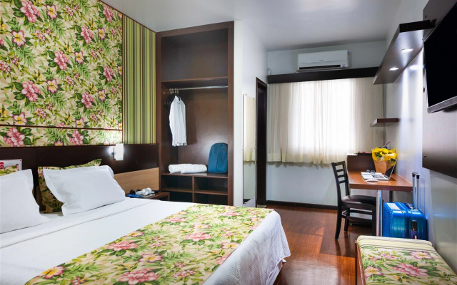 Hotel 365