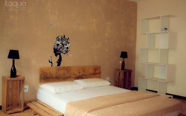 Itaqua House Bed and Breakfast