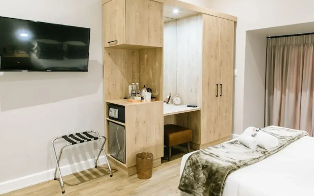 30 On Whites Guest House