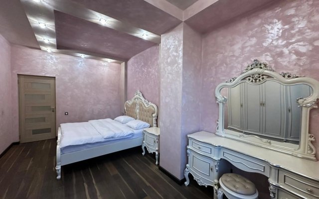 Northern Avenue 2 bedroom Luxury apartment HH777