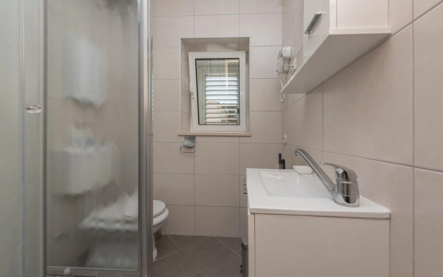 Amazing Apartment in Makarska With Wifi and 2 Bedrooms