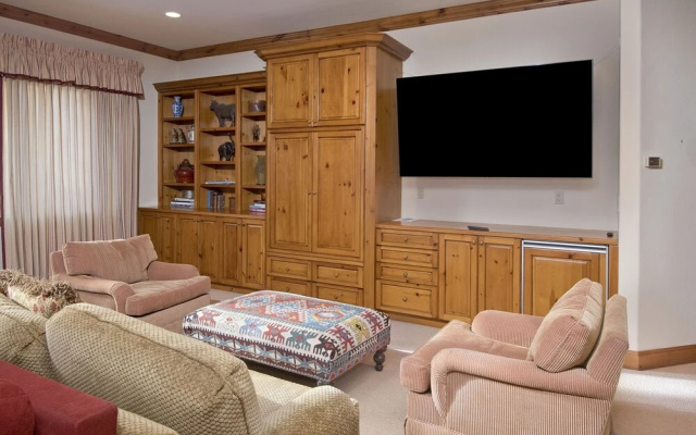 803 Holden Rd. 5 Bedroom Home by RedAwning