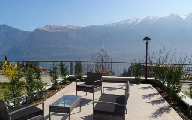 La Quiete 27 Lake view by Gardadomusmea
