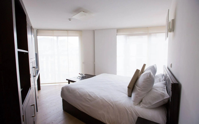 Le Pier Toulouse Hotel