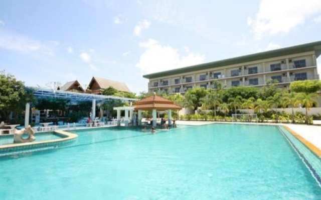 Club Chalong Beach