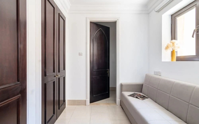 Silkhaus Arabian Vibes Souk al Bahar Access Pool