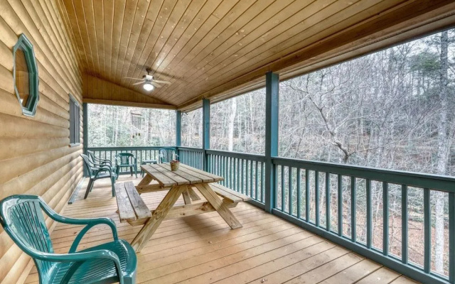 Lucilles Creekside Hideaway