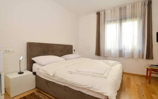 Family Friendly Spacious Apartment With Garden and Terrace