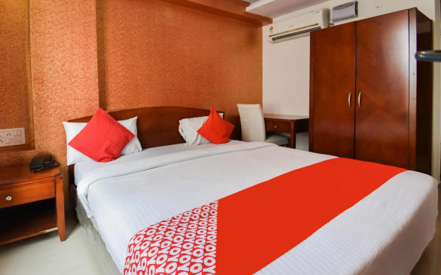Flagship 76012 Hotel Grand Decor