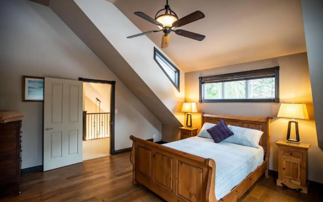 Mountain Gateway by Revelstoke Vacations