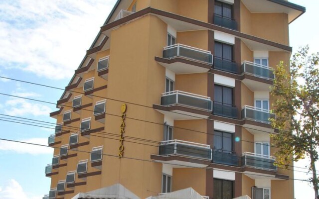 Отель Carlton Beach Италия, Римини - 2 отзыва об отеле, цены и фото номеров - забронировать отель Carlton Beach онлайн вид на фасад