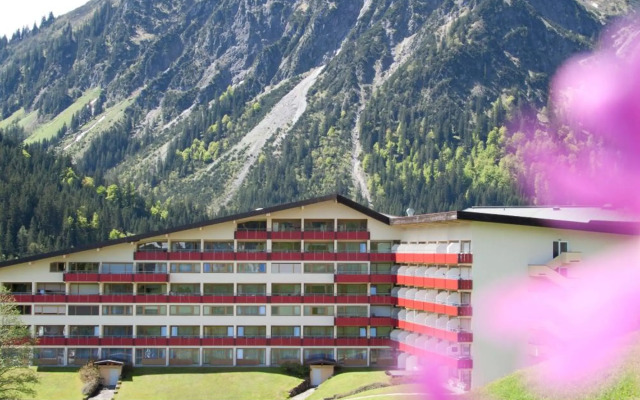 Aparthotel 333 mit Schwimmbad Kleinwalsertal
