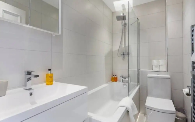 Designer 2 Bed on Hampstead High St
