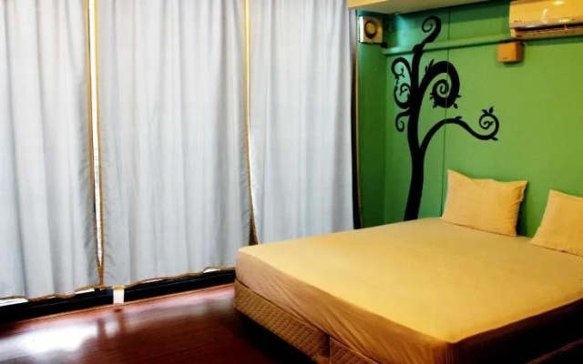 Rod Fai Fah Apartment