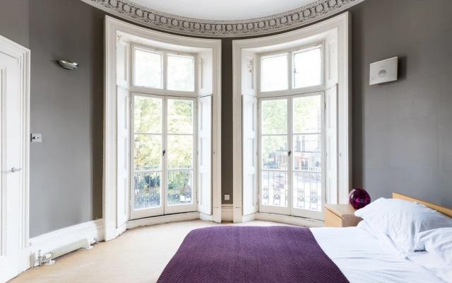 Spacious Period Property Next To Westfield