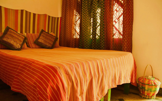goSTOPS Lite Varanasi
