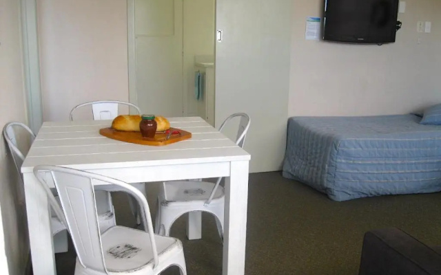 Flaxmill Bay Motel Unit 2 - Flaxmill Bay