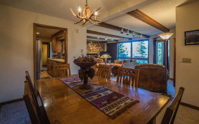 Cedar Lower Luxury Vacation At Windcliff 2 Bedroom Home by RedAwning