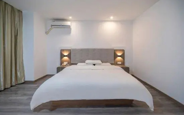 Geli Hotel (Shanghai Kangqiao Subway Station store, New International Expo Center )