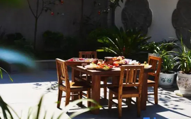 Tengchong Ruyijia Hot Spring B&B (Xidong Emerald Courtyard Branch)