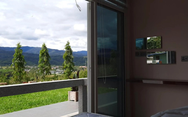 Leely Garden Valley Lodge Tambunan