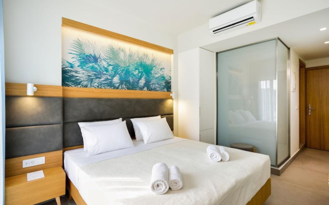 Stylish S&k 'k' Villa 200m From The Beach