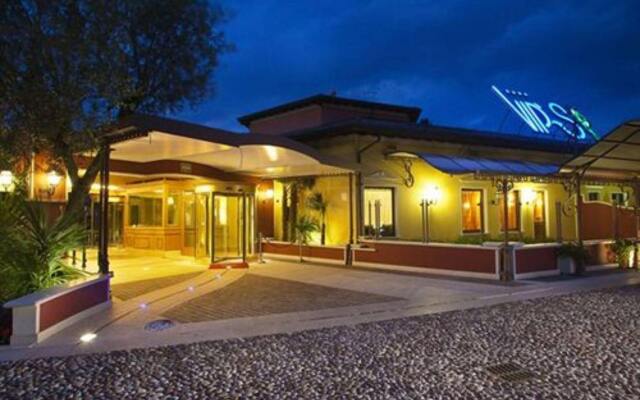 Отель Vip's Motel Lonato Италия, Лонато - отзывы, цены и фото номеров - забронировать отель Vip's Motel Lonato онлайн вид на фасад