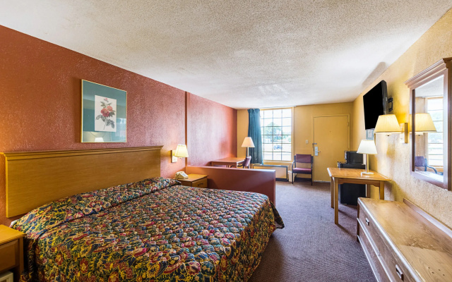 Rodeway Inn & Suites