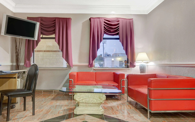 Super 8 by Wyndham Galveston