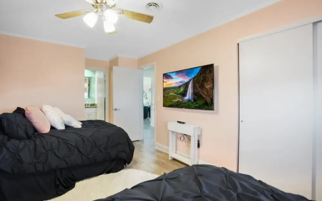 Harbour Island 402m 2 Bedroom Condo
