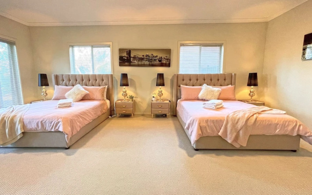 Spacious 7BRM 5-bathroom Rental House