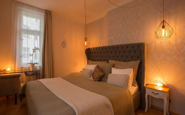 Decadent Art Deco Apartment in Old Town