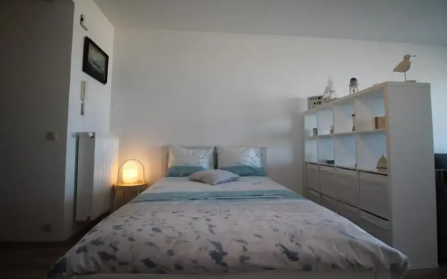 Huswell - Beach Studio With Balcony Sea View