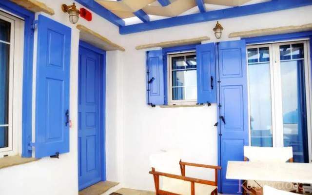 Karyatides Apartments