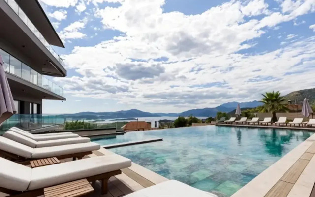 Royal Blue Resort & Residence