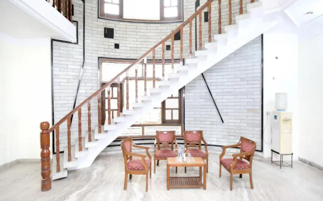 The Corner House By OYO Rooms