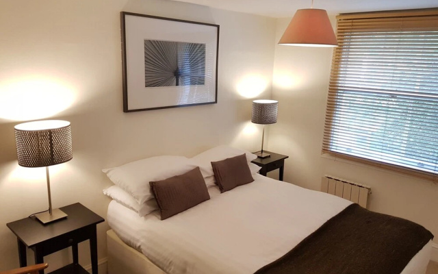 Modern 2 Bedroom Flat in Victoria - Zone 1
