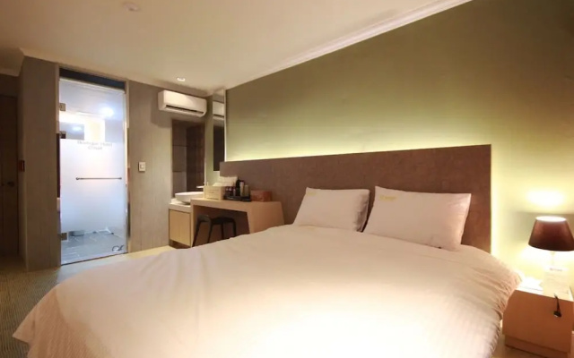 Daegu Seongseo Hotel May