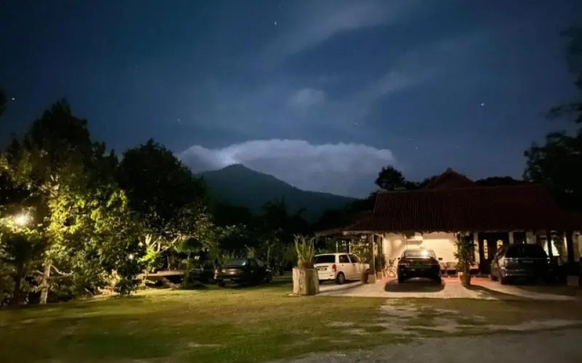 Singgahsana Villa by ZUZU