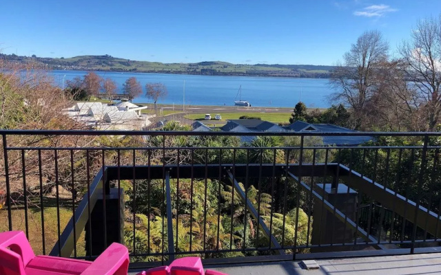 Bayview Lake Taupo