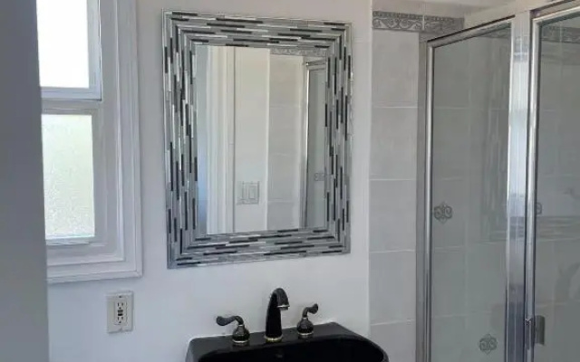 Spacious 1Bed, 1 Bath in Beverly Hills