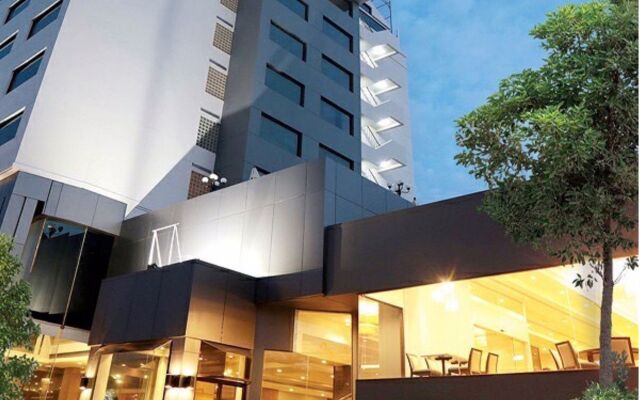 Louis' Tavern Hotel Don Muang вид на фасад