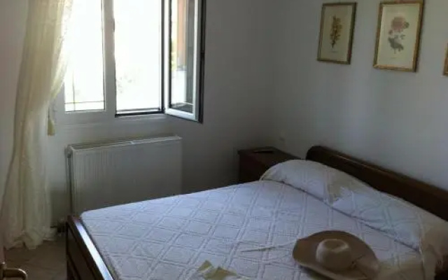 Family Apartment Ammoudi
