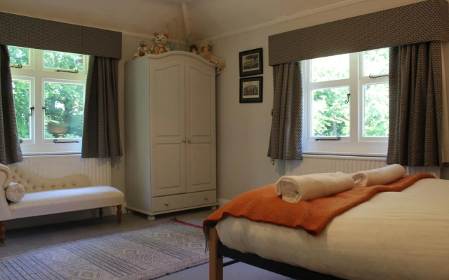 Lovely Family home with Beautiful Large gardens dog friendly