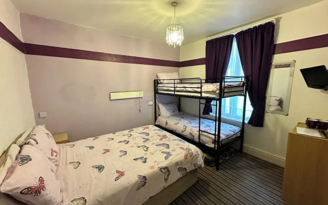 Alondra Hotel