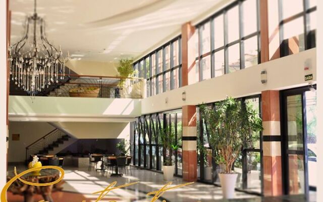 Отель Constantino Hotel e Eventos Бразилия, Жуис-ди-Фора - отзывы, цены и фото номеров - забронировать отель Constantino Hotel e Eventos онлайн вид на фасад