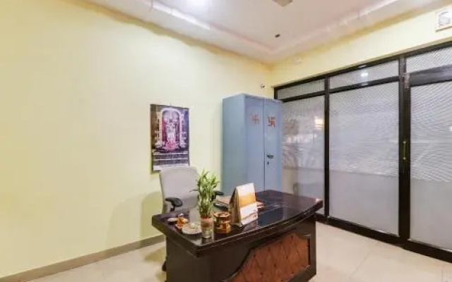 OYO 61862 Hotel Aditya