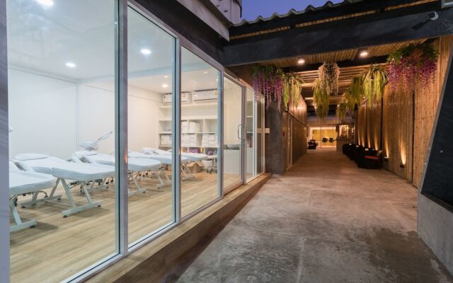 Отель Destinaation Patong Boutique by The Sea вид на фасад